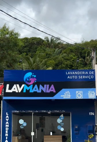 Fachada real de uma unidade LavMania